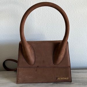 JACQUEMUS
Brown Le Papier 'Le Grand Chiquito' Top
Handle Bag